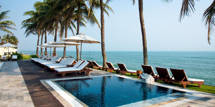 Hotel Victoria Hoi An: vom Pool aus schweift der Blick übers Meer - Entspannung pur