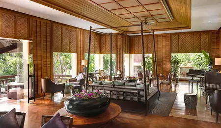 Thai Architektur in der Lobby des Hotel Santiburi auf Koh Samui