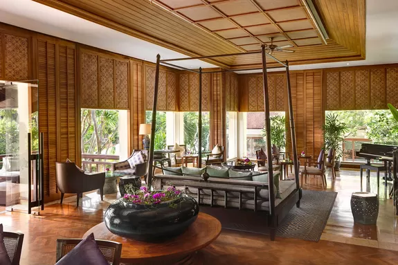 Thai Architektur in der Lobby des Hotel Santiburi auf Koh Samui