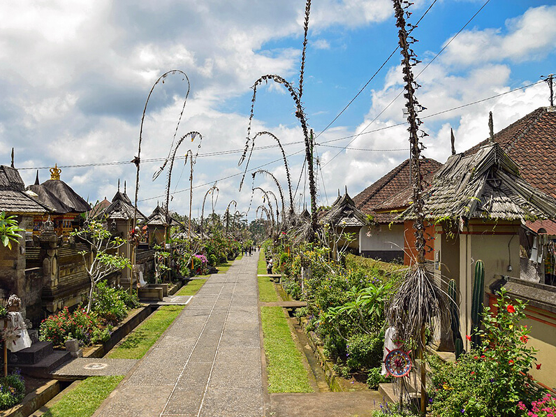 Traditionelles Dorf im Inselinneren auf Bali