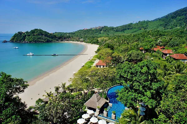 Blick auf Bucht und Strandresort Pimalai auf Koh Lanta, Thailand