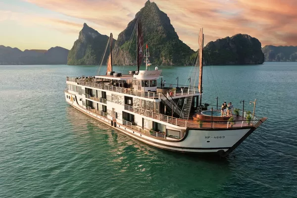 Rundreise Vietnam: Übernachtung auf Dschunke in der Halong Bay