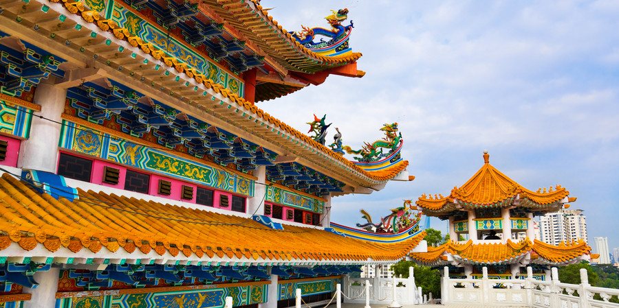 Malaysias Sehenswürdigkeiten widerspiegeln sein Völkergemisch aus Malaien, Indern, Chinesen