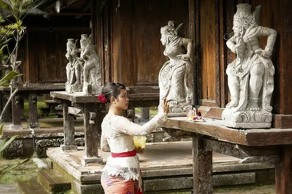 Opfergaben im Tempel auf Bali