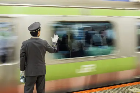 Vorbildlicher öffentlicher Verkehr in Japan macht Reisen zum Erlebnis