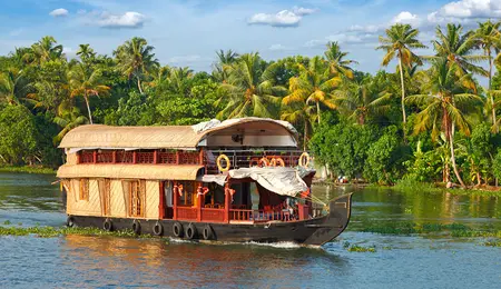 Backwaters of Kerala: traditionelles Houseboat