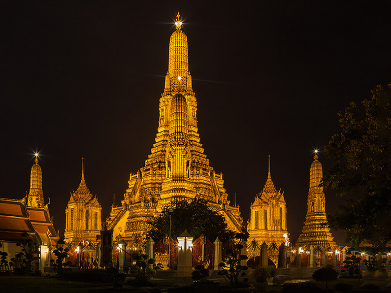 Sightseeing in Bangkok: Wat Arun - Tempel der Morgenröte