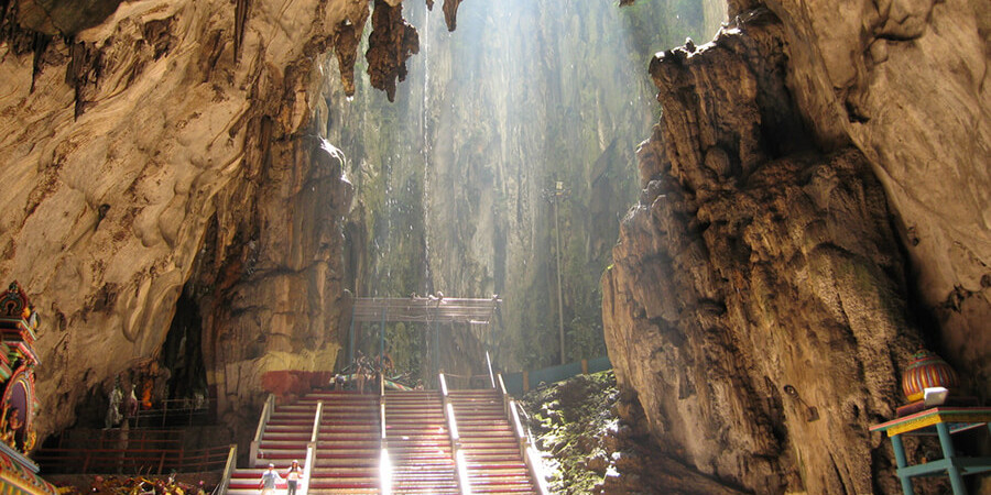 Top Sehenswürdigkeit und hinduistischer Wallfahrtsort: Höhlentempel Batu Caves bei Kuala Lumpur
