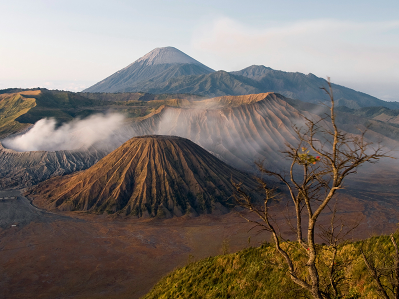 Unvergessliche Indonesien Ferien: Vulkanlandschaft um Mount Bromo auf Java