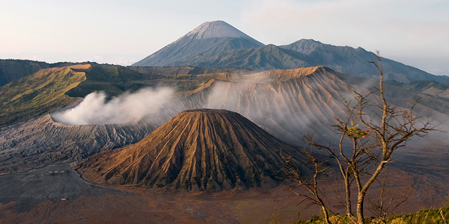 Die Vulkanlandschaft beim Mount Bromo auf Java