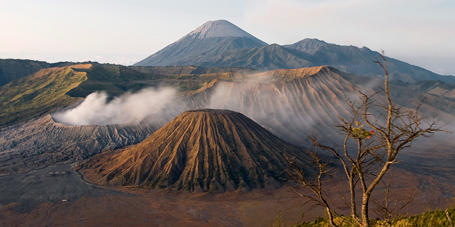 Unvergleichliche Vulkanlandschaft beim Mount Bromo, Java
