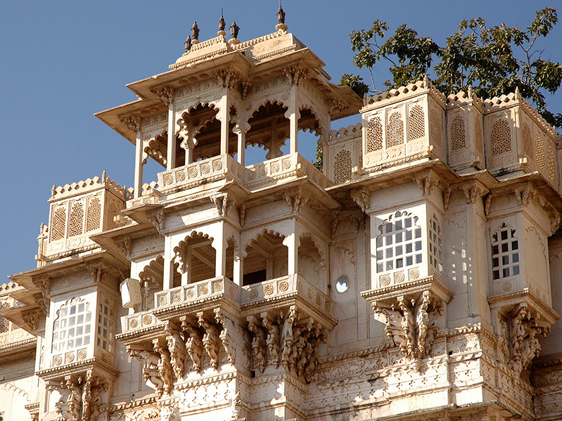 Ein Muss auf jeder Besichtigungstour in Udaipur: der mächtige City Palace