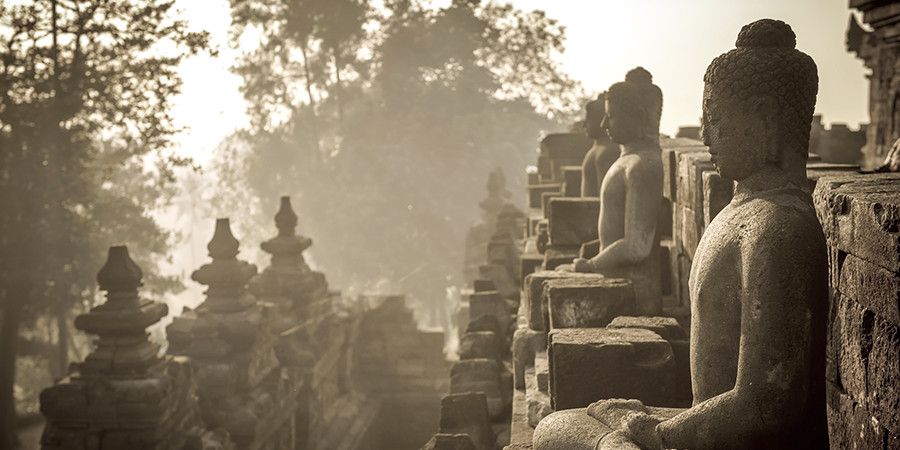 Unesco Weltkulturerbe: der vor rund 1250 Jahren erbaute Borobudur-Tempel auf Java, Indonesien