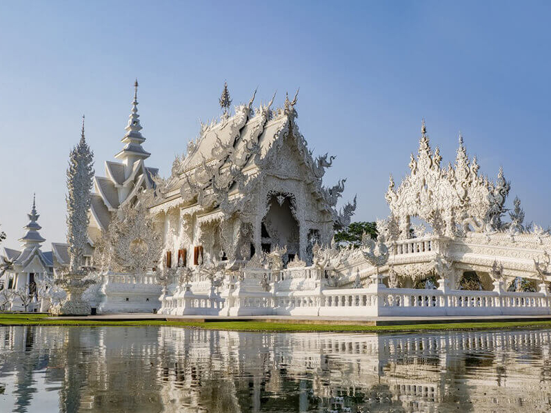 Ziel auf Thailand Rundreisen: Der Wat Rong Khun, der White Temple, bei Chiang Rai