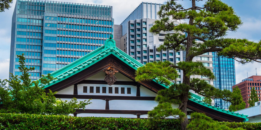 Moderne und Tradition: beim Japan bereisen wechselt man zwischen Vergangenheit und Zukunft