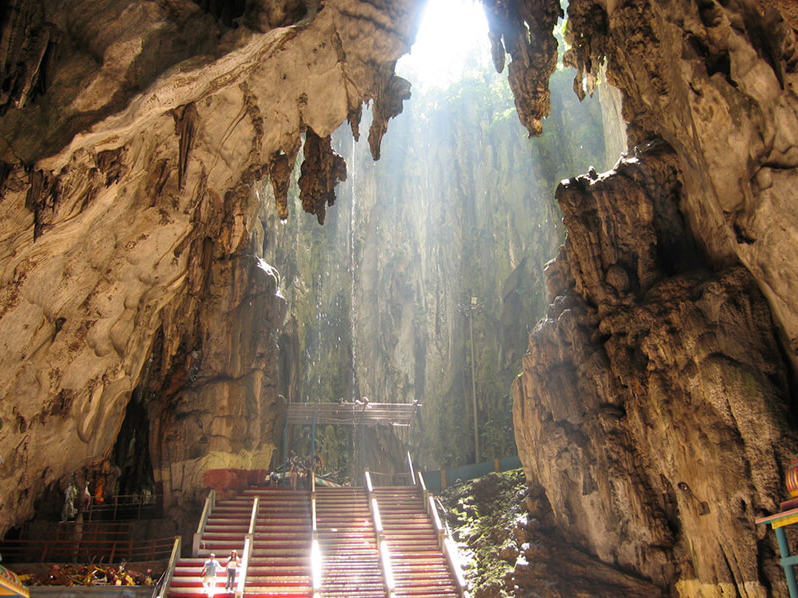 Geheimnisvolle Tropfsteinhöhlen in Malaysia