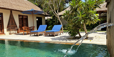 Poolvilla mit eigenem kleinen Pool im Gärtchen