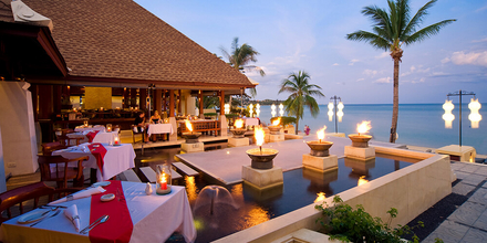 Lassen Sie Ihren Urlaubstag gemütlich ausklingen im romantischen Restaurant des Hotel Pavilion Samui
