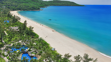 Beliebt für Badeferien in Thailand und Phuket: das Hotel Katathani am Strand von Kata Noi