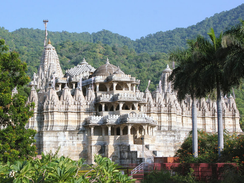 Kunstvoll geschnitzte Jain Tempel in Ranakpur 
