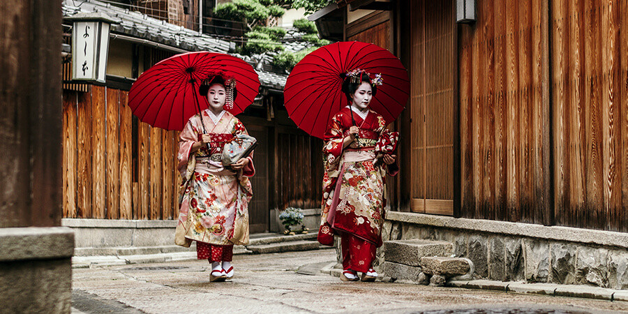 Geishas im Viertel Gion in Kyoto