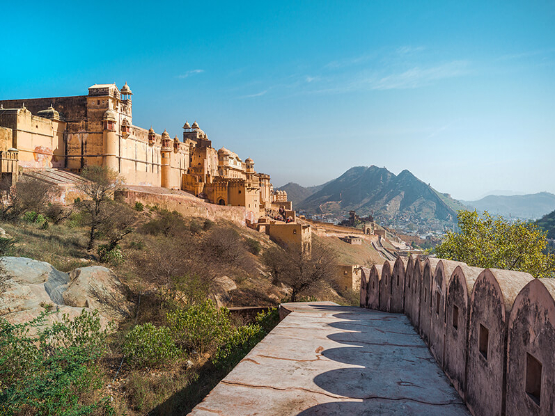 Ziel jeder Rajasthan Rundreise: Das mächtige Fort Amber bei Jaipur