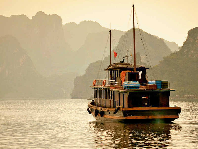 Ist Teil unserer Vietnam Rundreise: Übernachtung auf einer Dschunke in der Halong Bucht