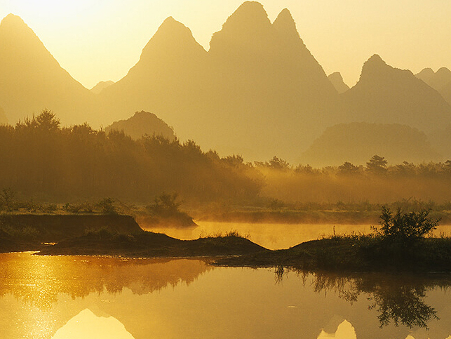 Die unvergleichliche Karstlandschaft am Li-River bei Guilin