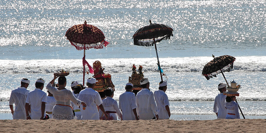 Hinduismus auf Bali: Prozession für die Götter
