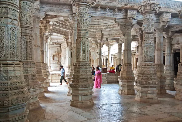 Kunstvoll verzierte Jain Tempel in Ranakpur, Indien