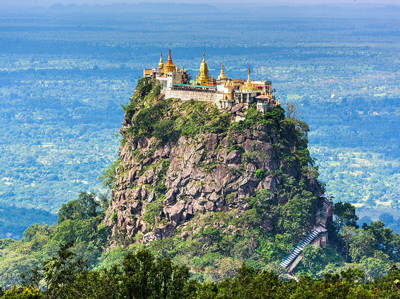 Myanmar Rundreise: Mount Popa mit seinem Tempel, den Affen und den Nat-Geistern
