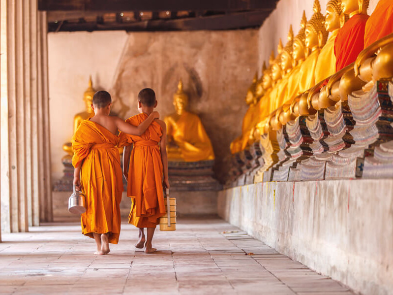 Angkor: buddhistische Mönche in den Tempelanlagen