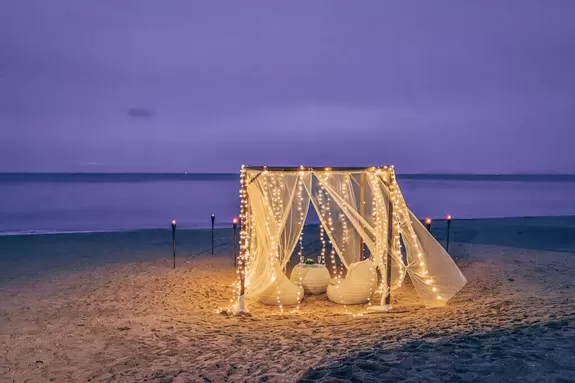 Romantisches Dinner für Zwei am Strand, Hotel Layana Koh Lanta