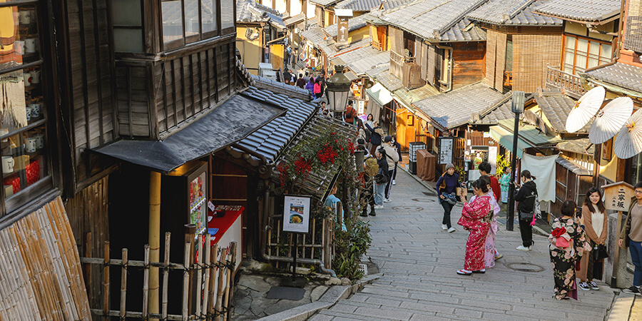 Das traditionelle Viertel Gion in Kyoto mit seinen Geishas und Teehäusern