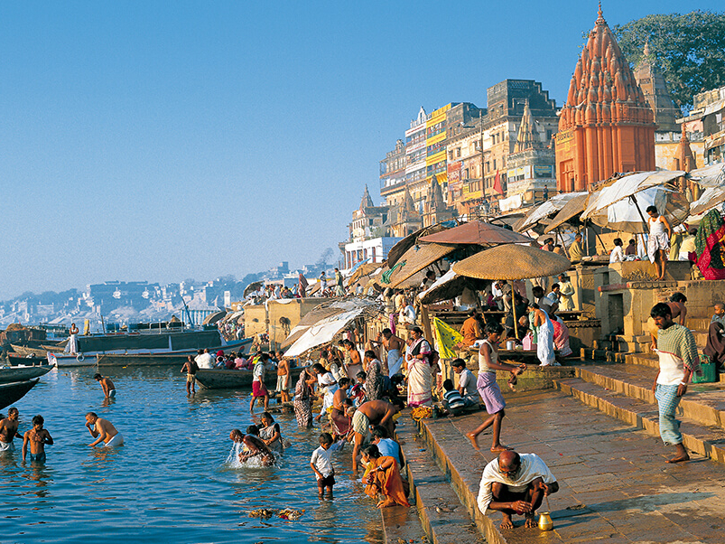 Tief eintauchen in das authentische Indien: Gebete und Waschrituale am heiligen Fluss Ganges in Varanasi/Benares