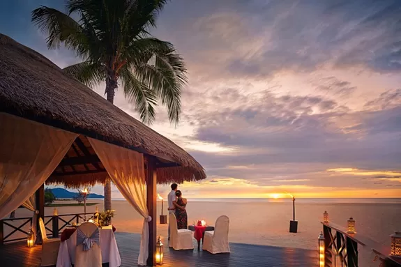 Abendstimmung am Strand im Hotel Shangri-La Rasa Ria, Kota Kinabalu