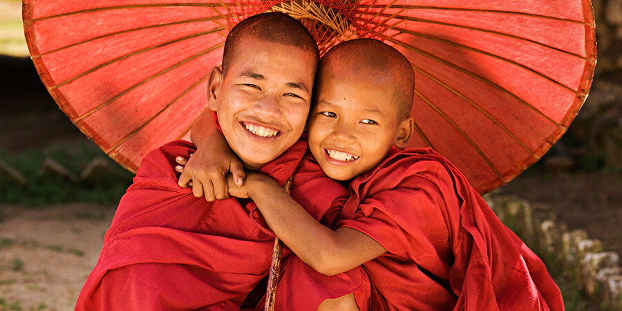 Auf Burma-Rundreise begegnet man überall den Mönchen