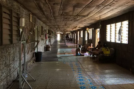 Aufenthalt bei den Iban in traditionellem Langhaus
