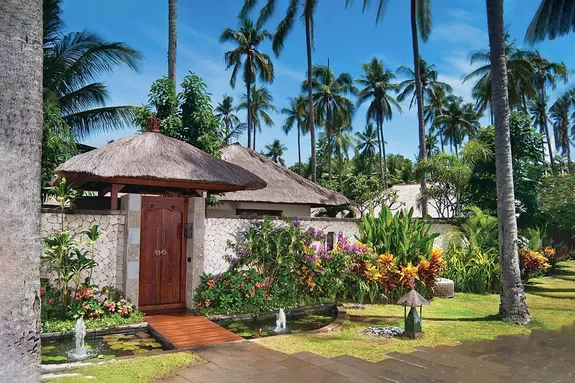 Viel Privatspähre dank abgeschirmten Gärtchen im Hotel Jimbaran Puri