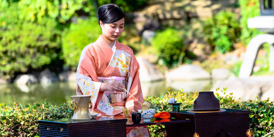 Lassen Sie sich das Erlebnis einer traditionellen Teezeremonie nicht entgehen auf Ihrer Japan Reise