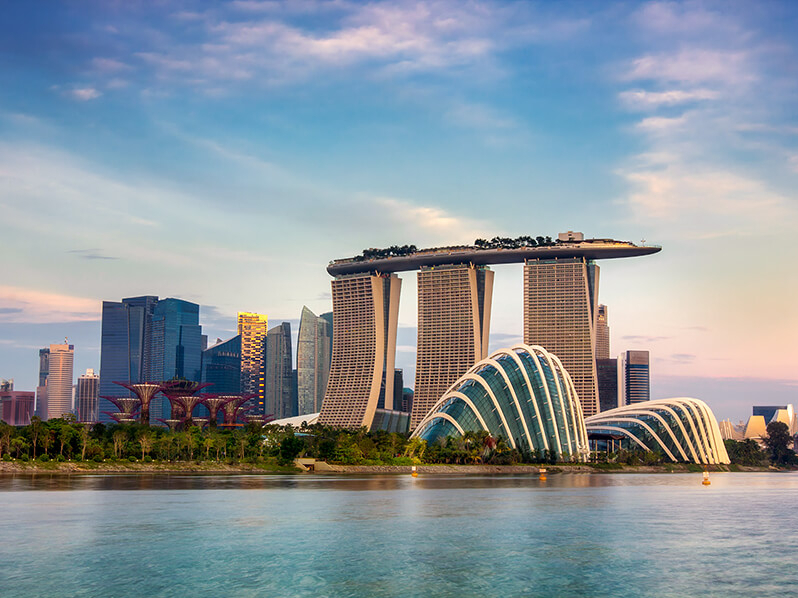 Erster Stopp auf der Reise: Singapore mit seiner Skyline und dem Hotel Marina Bay Sands