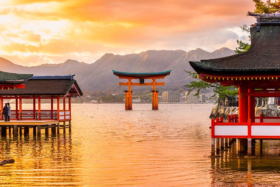 Eine der wichtigsten Sehenswürdigkeiten in Japan: Itsukushima-Tempel auf der Insel Miyajima