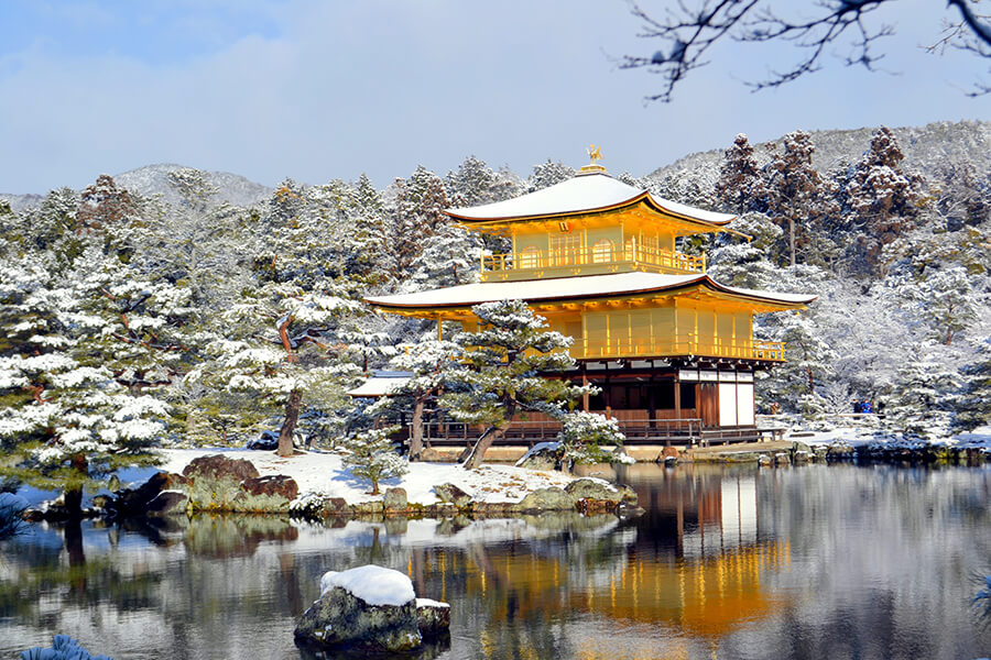 Der goldene Pavillon des Kinkaku-ji-Tempels in Kyoto